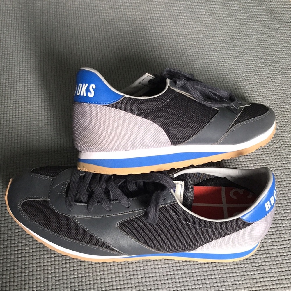 Brooks Vanguard retro running shoes